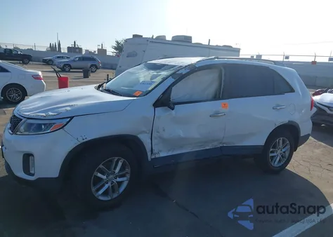 2015 Kia Sorento Lx z USA, uszkodzony, nr VIN 5XYKT4A69FG611495